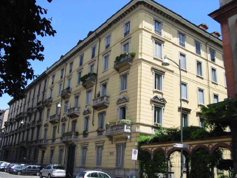 appartamento in vendita a Milano in zona Sant'Ambrogio