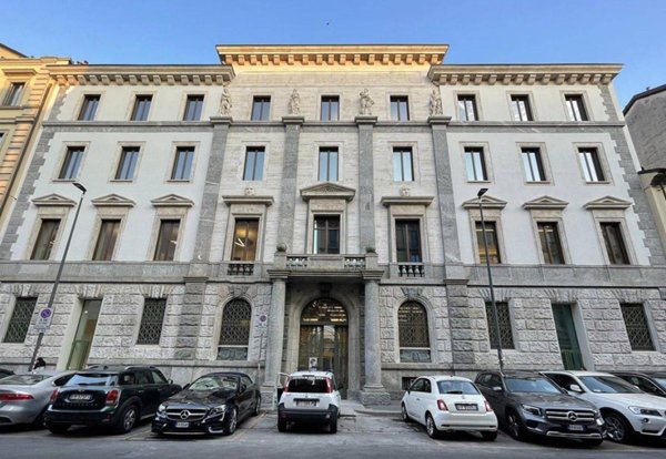 appartamento in vendita a Milano in zona Sant'Ambrogio