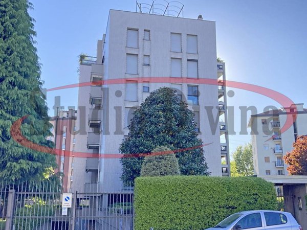 appartamento in vendita a Milano in zona Rogoredo