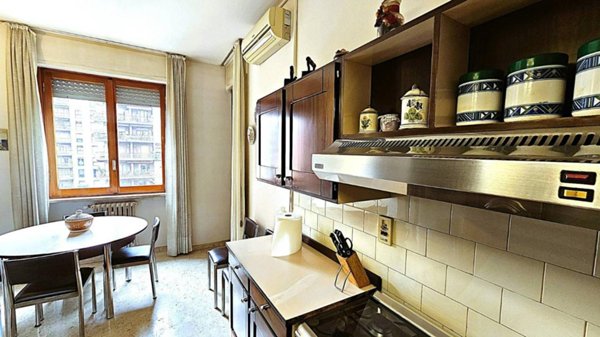 appartamento in vendita a Milano in zona Lorenteggio