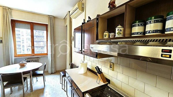 appartamento in vendita a Milano in zona Lorenteggio