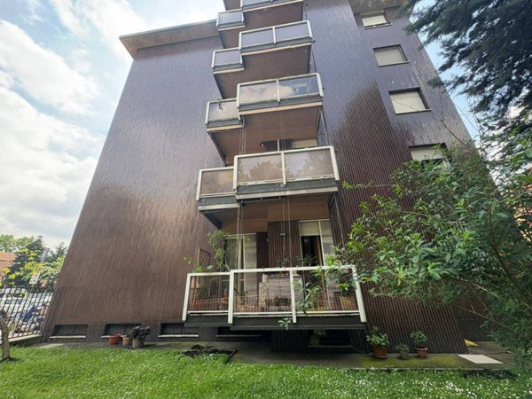 appartamento in vendita a Milano in zona Baggio