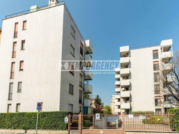 appartamento in vendita a Milano in zona Barona