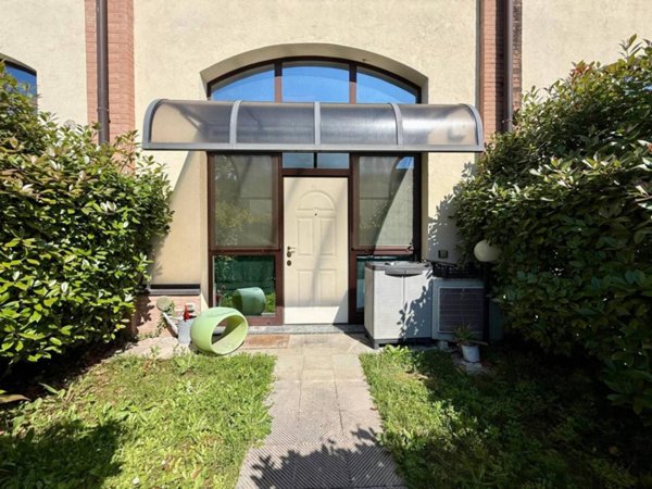 appartamento in vendita a Milano in zona Vigentino