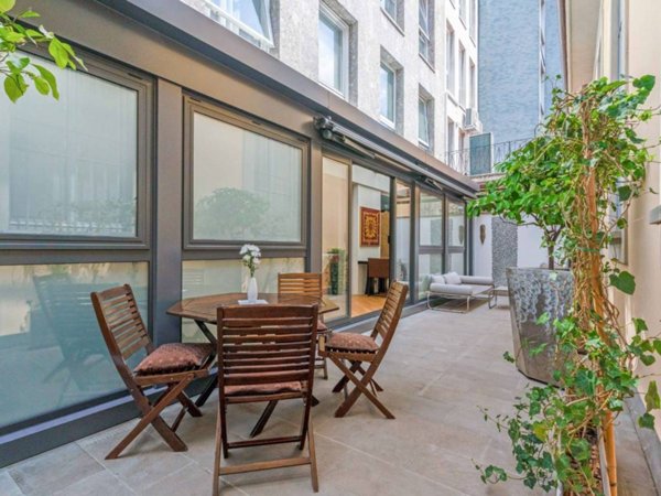 appartamento in vendita a Milano in zona Cadorna