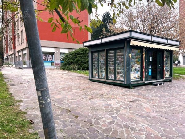 negozio in vendita a Milano in zona Gratosoglio