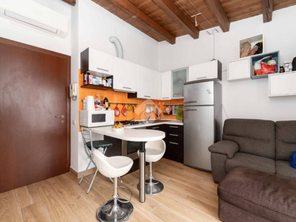 appartamento in vendita a Milano in zona Vigentino