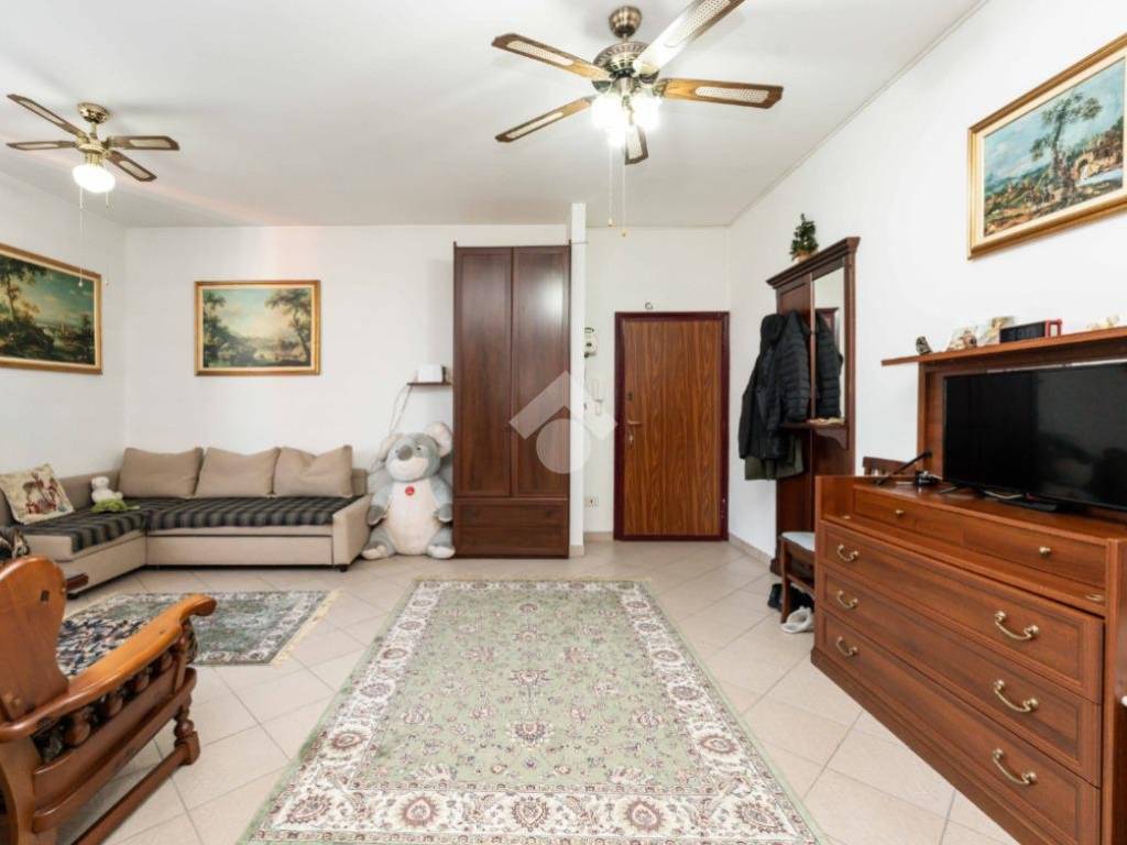 appartamento in vendita a Milano in zona Famagosta