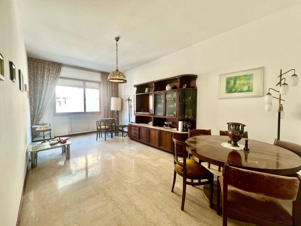 appartamento in vendita a Milano in zona Baggio