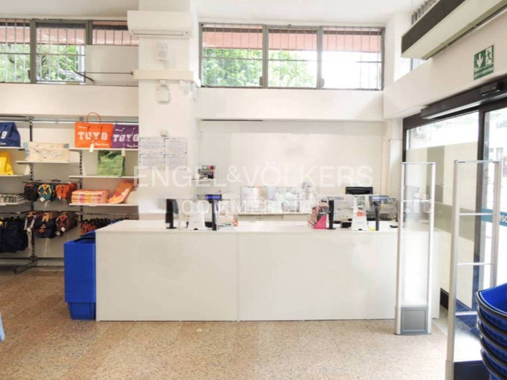 negozio in vendita a Milano in zona Città Studi