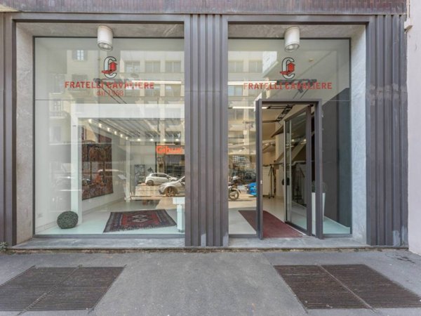 negozio in vendita a Milano in zona Guastalla