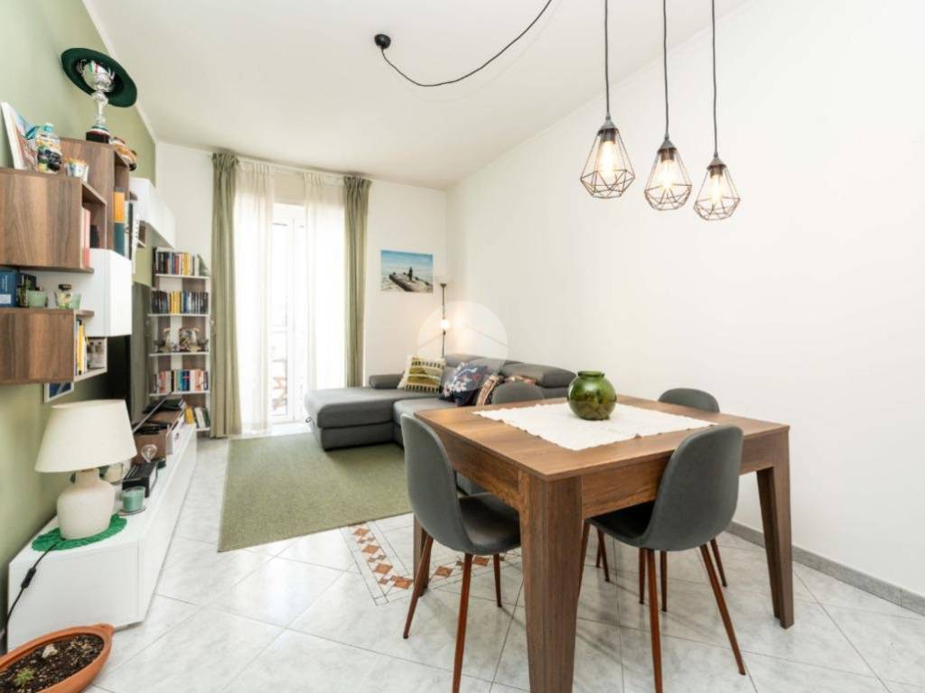 appartamento in vendita a Milano in zona Famagosta