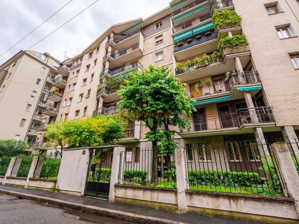 appartamento in vendita a Milano in zona Sempione