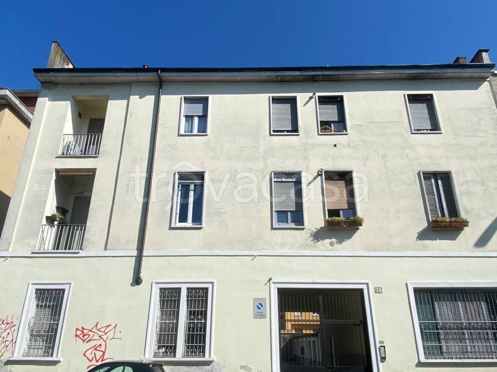 appartamento in vendita a Milano in zona Baggio