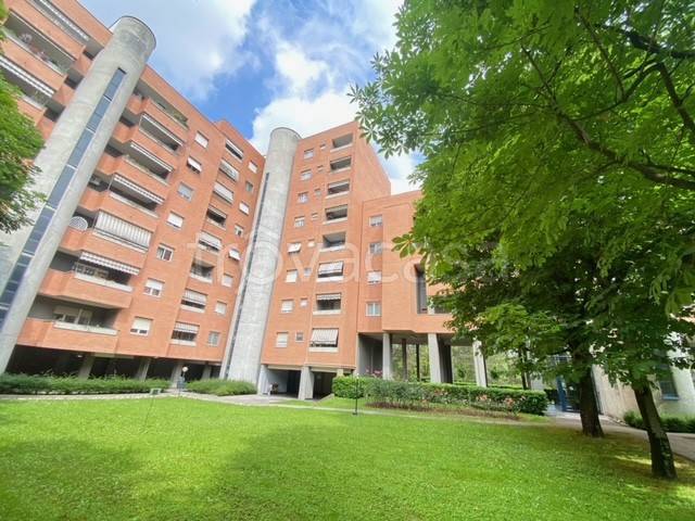 appartamento in vendita a Milano in zona Adriano