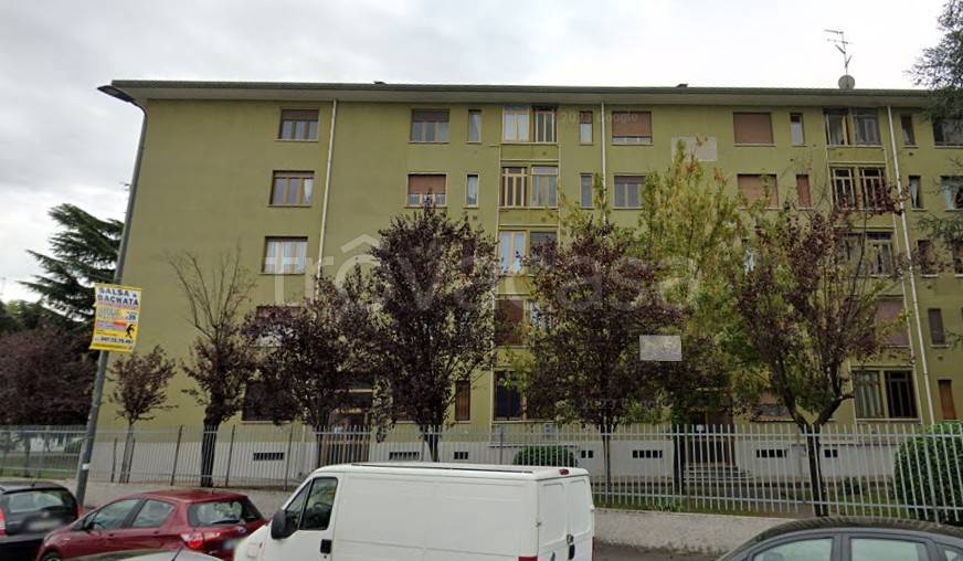 appartamento in vendita a Milano in zona Baggio