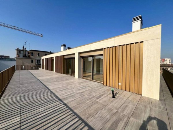 appartamento in vendita a Milano in zona Porta Nuova