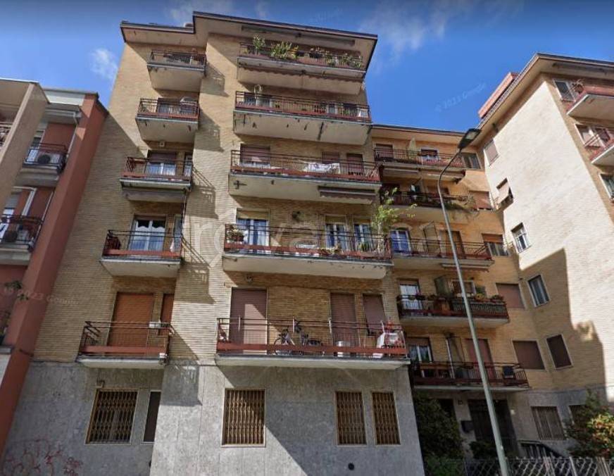 appartamento in vendita a Milano in zona Baggio