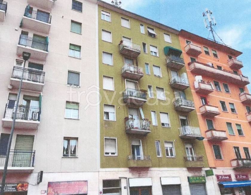 appartamento in vendita a Milano in zona Lorenteggio