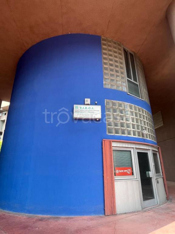 negozio in vendita a Milano in zona Gallaratese