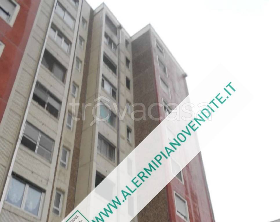 appartamento in vendita a Milano in zona Quartiere degli Olmi