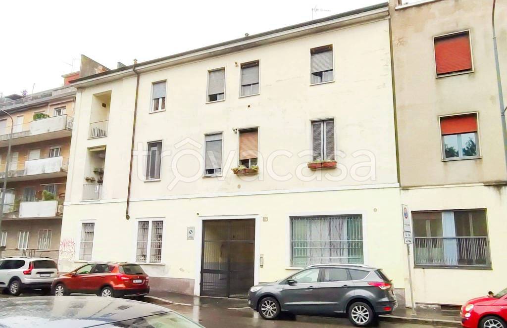 appartamento in vendita a Milano in zona Baggio