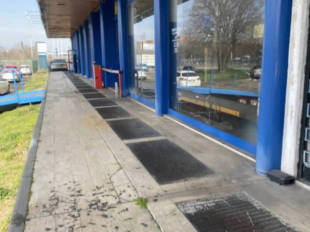ufficio in vendita a Milano in zona Famagosta