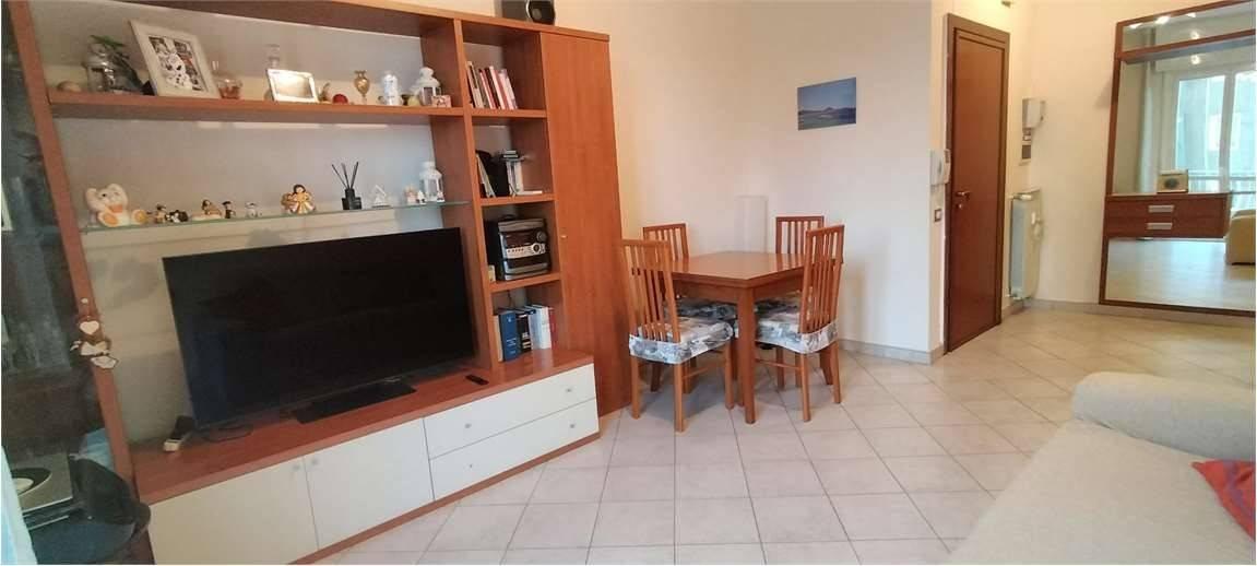 appartamento in vendita a Milano in zona Baggio