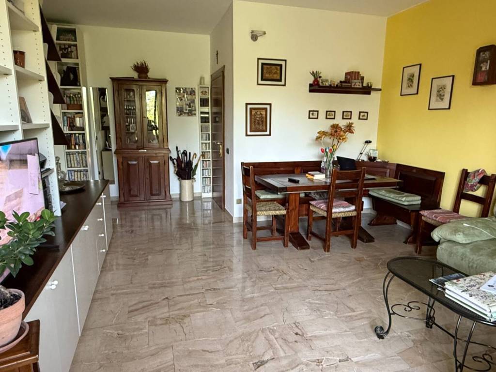 appartamento in vendita a Milano in zona Famagosta