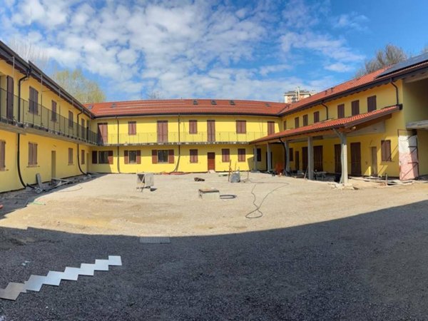 appartamento in vendita a Milano in zona Famagosta