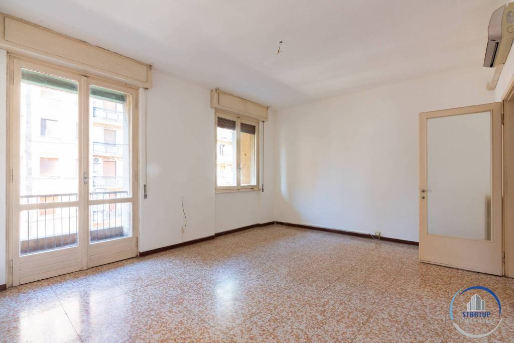 appartamento in vendita a Milano in zona Cadorna