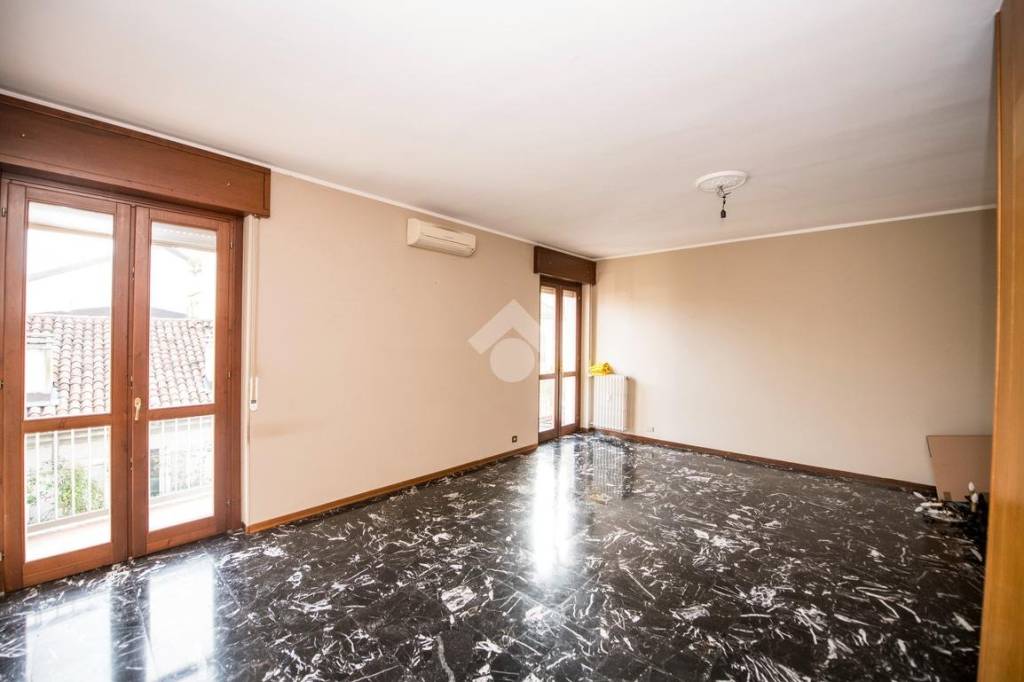 appartamento in vendita a Milano in zona Baggio