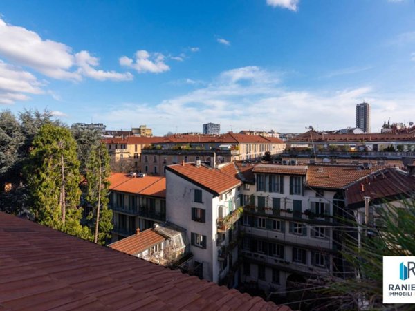 appartamento in vendita a Milano in zona Guastalla