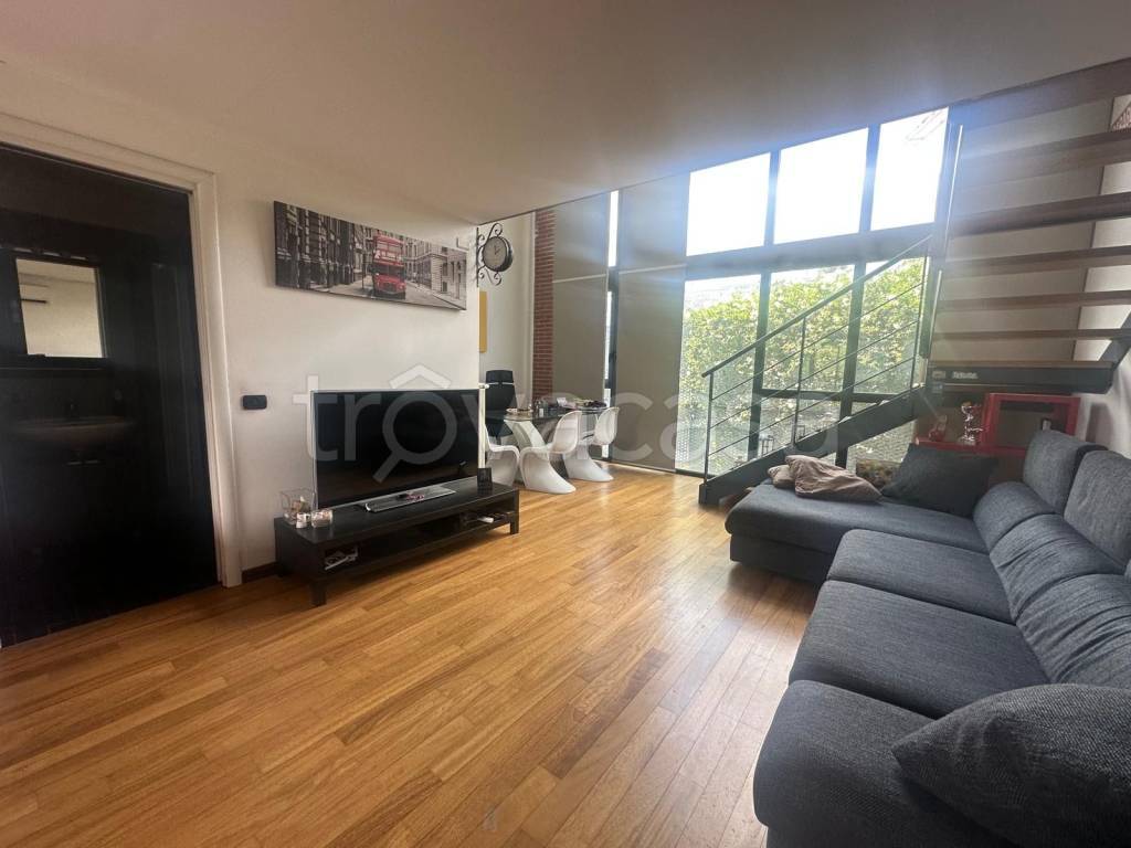 appartamento in vendita a Milano in zona Gorla