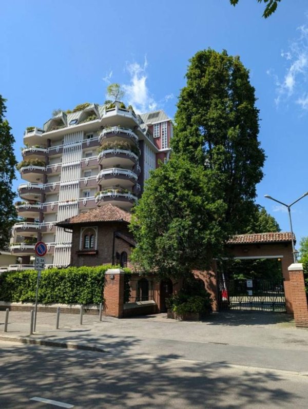appartamento in vendita a Milano in zona QT8