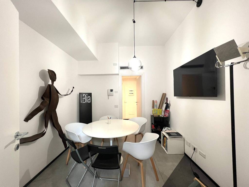 ufficio in vendita a Milano in zona Città Studi