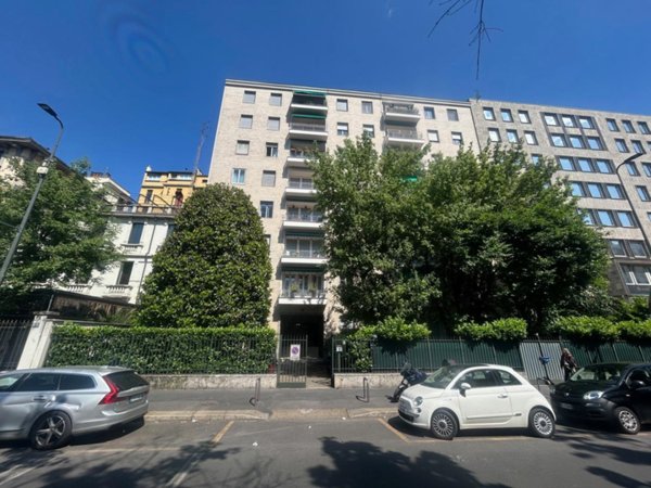 appartamento in vendita a Milano in zona Cinque Giornate