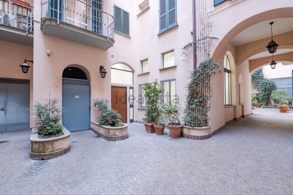 appartamento in vendita a Milano in zona Porta Genova