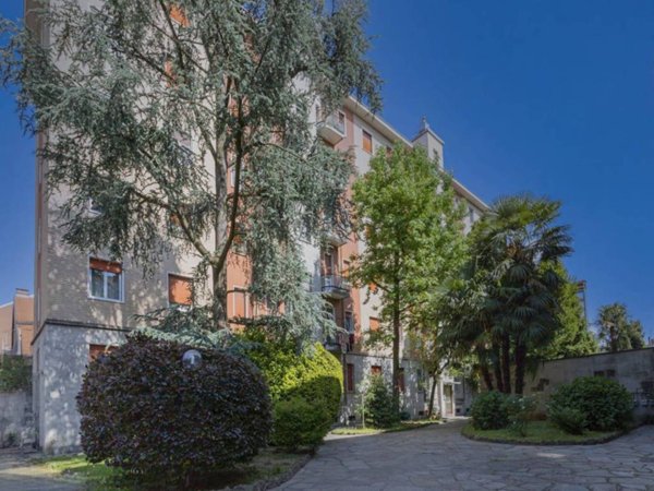 appartamento in vendita a Milano in zona Trenno