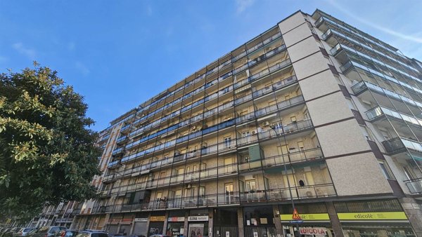 appartamento in vendita a Milano in zona Lorenteggio