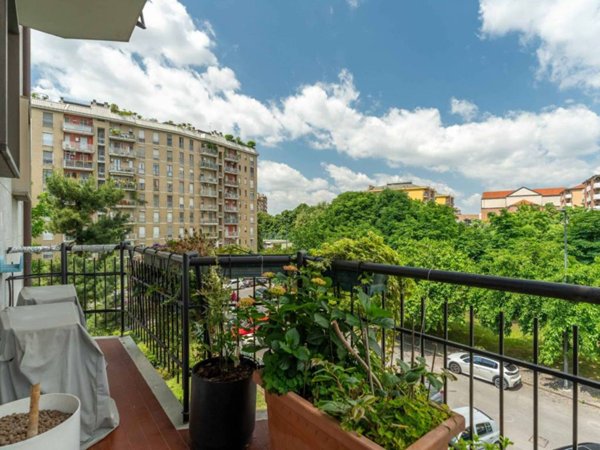 appartamento in vendita a Milano in zona Famagosta
