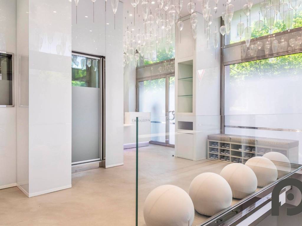 negozio in vendita a Milano in zona Porta Nuova