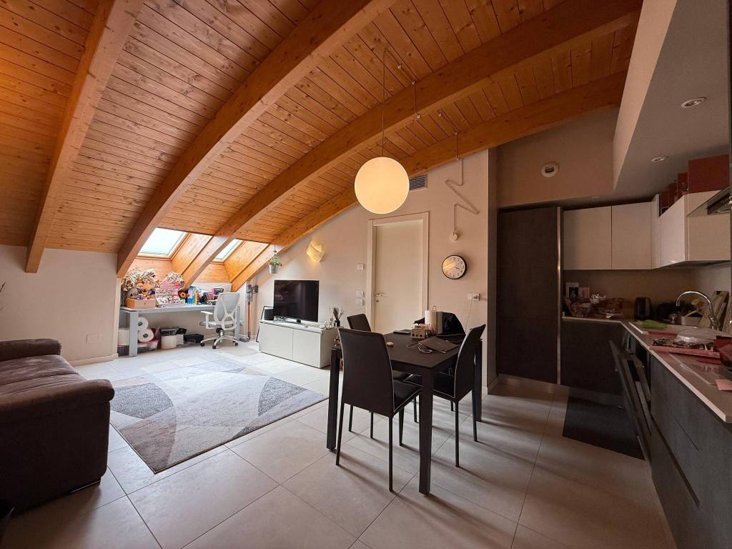appartamento in vendita a Milano in zona Vigentino