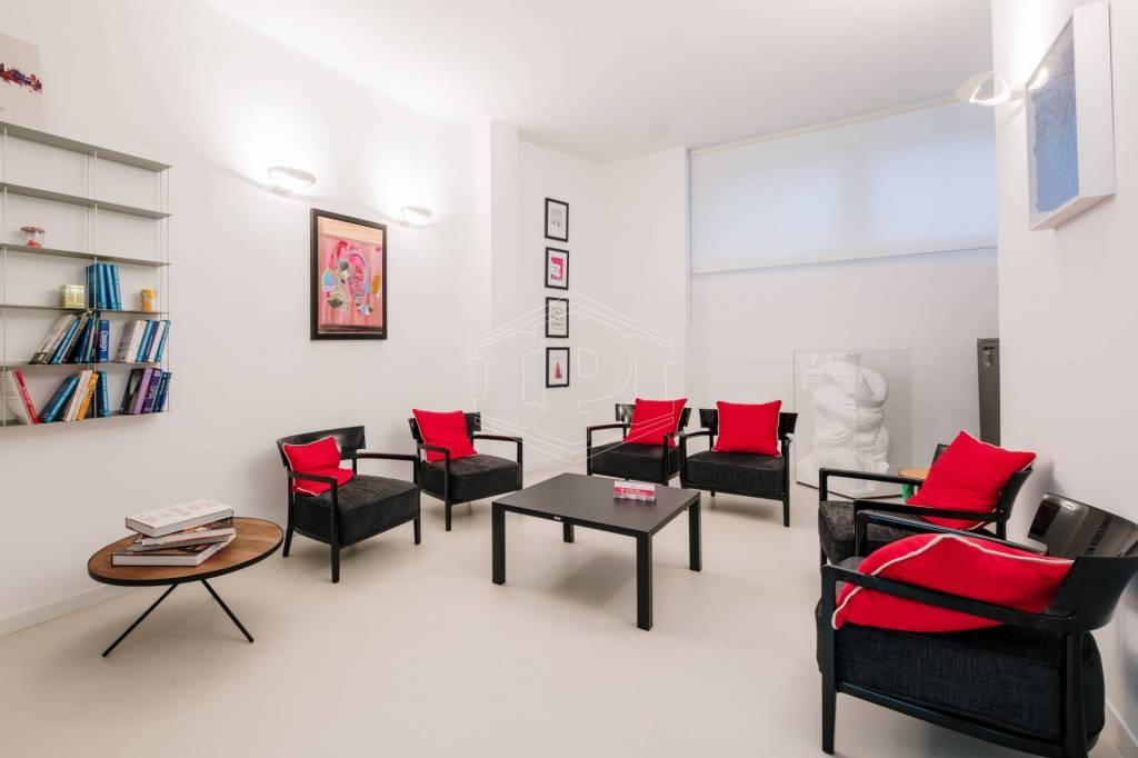 ufficio in vendita a Milano in zona Sant'Ambrogio