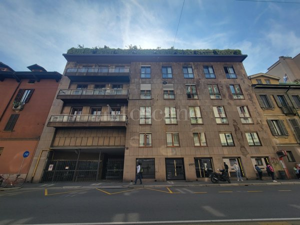 appartamento in vendita a Milano in zona Guastalla