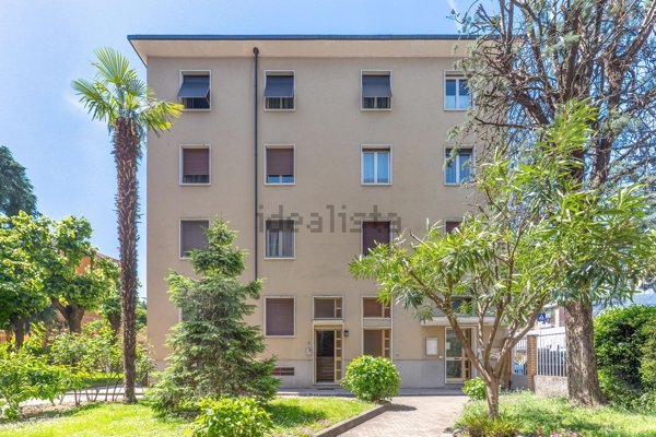appartamento in vendita a Milano in zona Lorenteggio