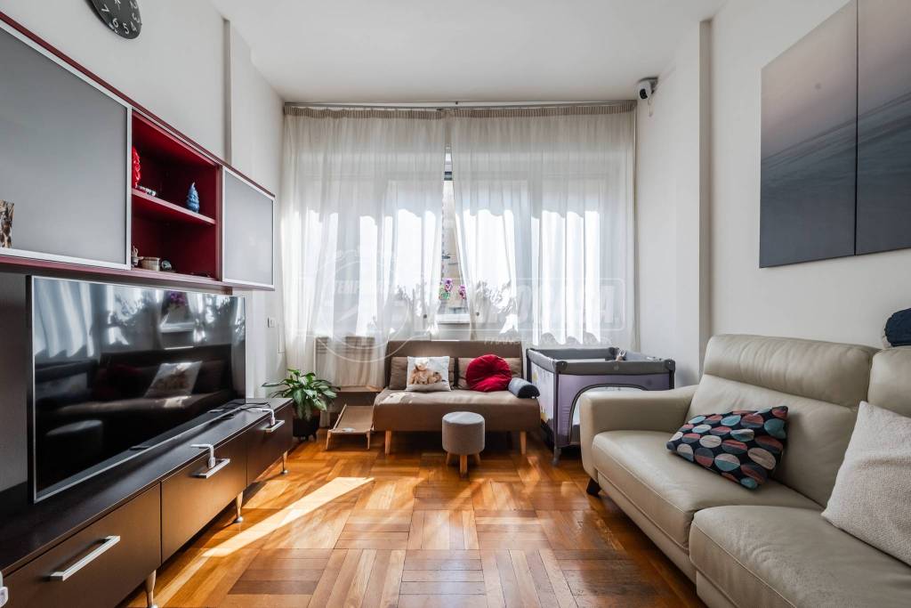 appartamento in vendita a Milano in zona Parco Solari