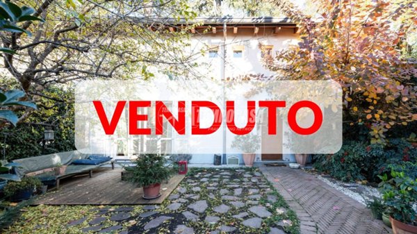 casa indipendente in vendita a Milano in zona Lambrate
