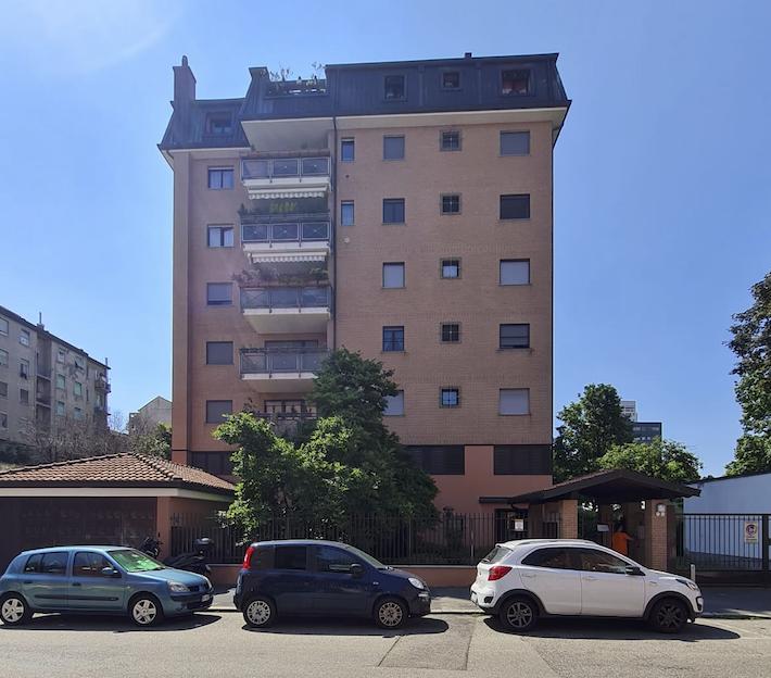 negozio in vendita a Milano in zona Ronchetto sul Naviglio