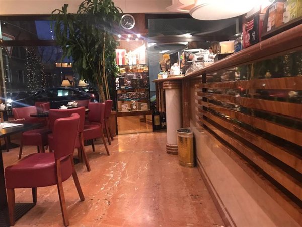 negozio in vendita a Milano in zona Gallaratese